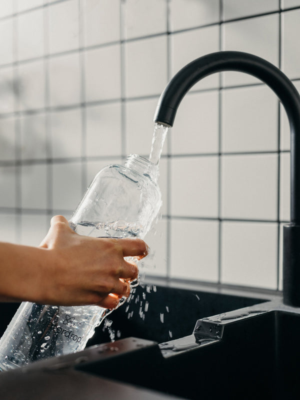 脱水による頭痛：原因・症状・治し方と予防のすべて